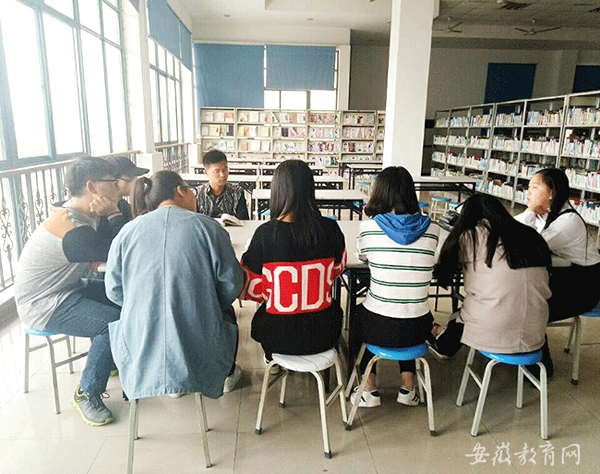 以书香为友，与经典为伴——合肥信息技术职业学院“致经典”文学沙龙侧记