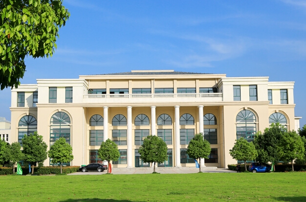 合肥信息技术职业学院 在数字经纬里，播种青春的诗行